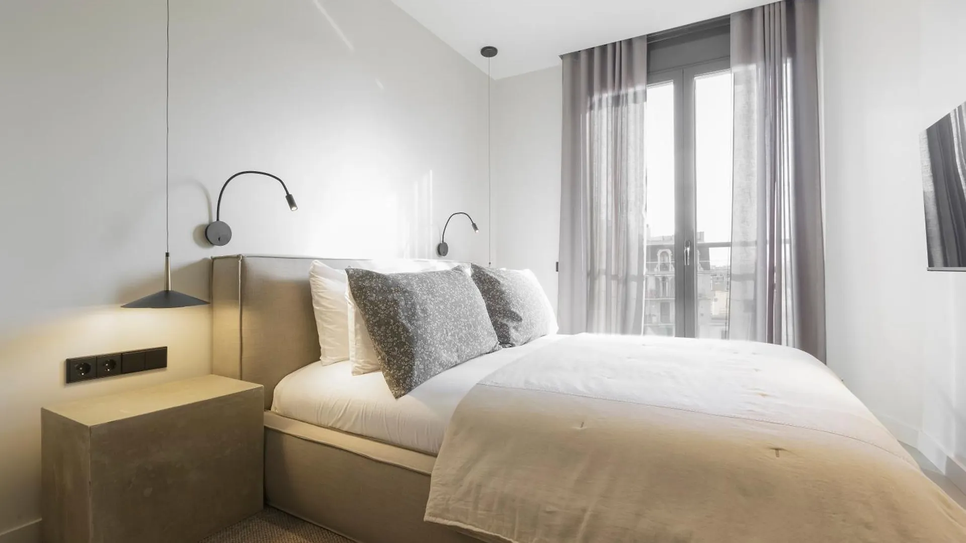 The Diagonal Sagrada By Sweett Apartment Barcelona Spain