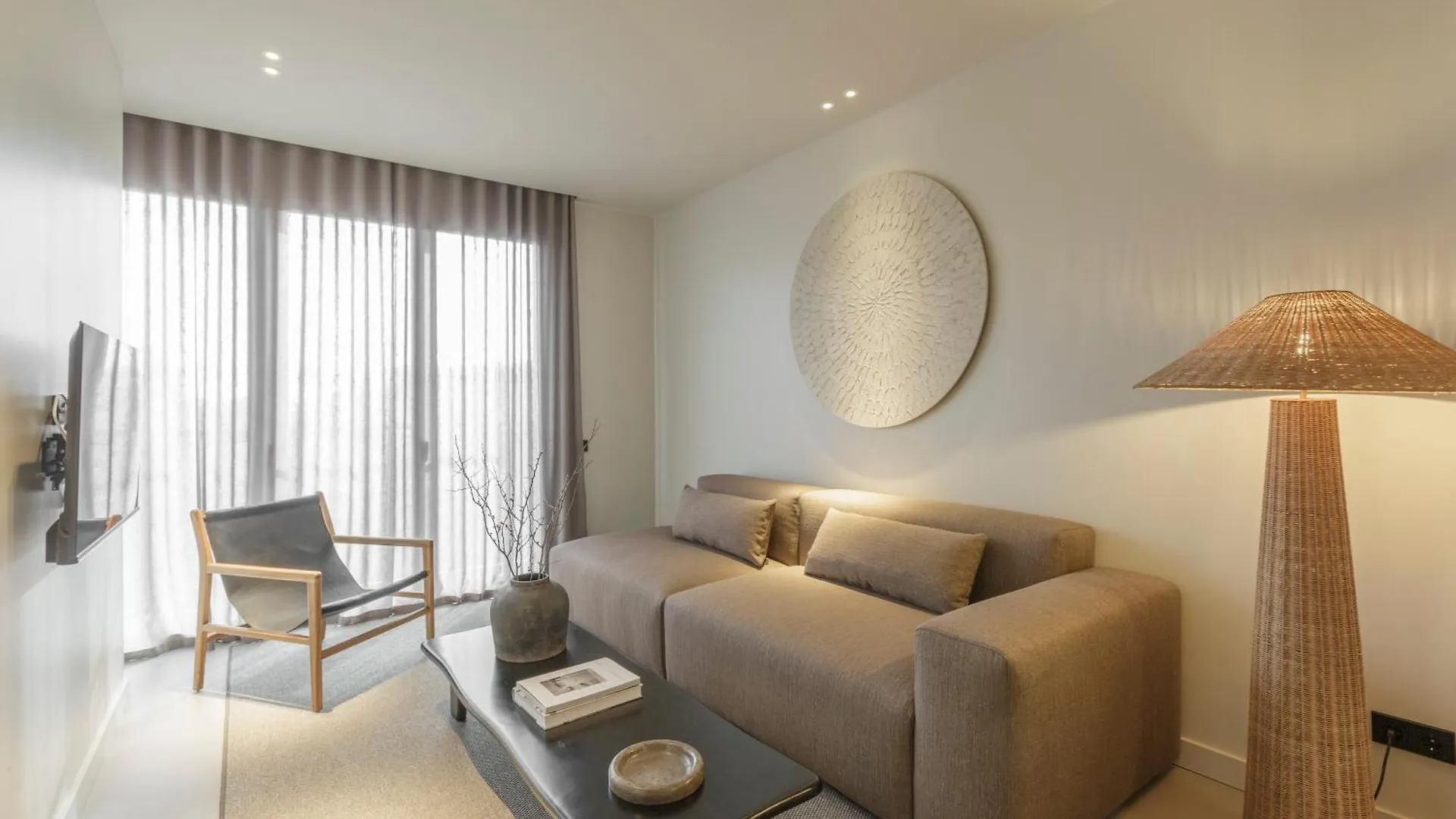 The Diagonal Sagrada By Sweett Apartment Barcelona
