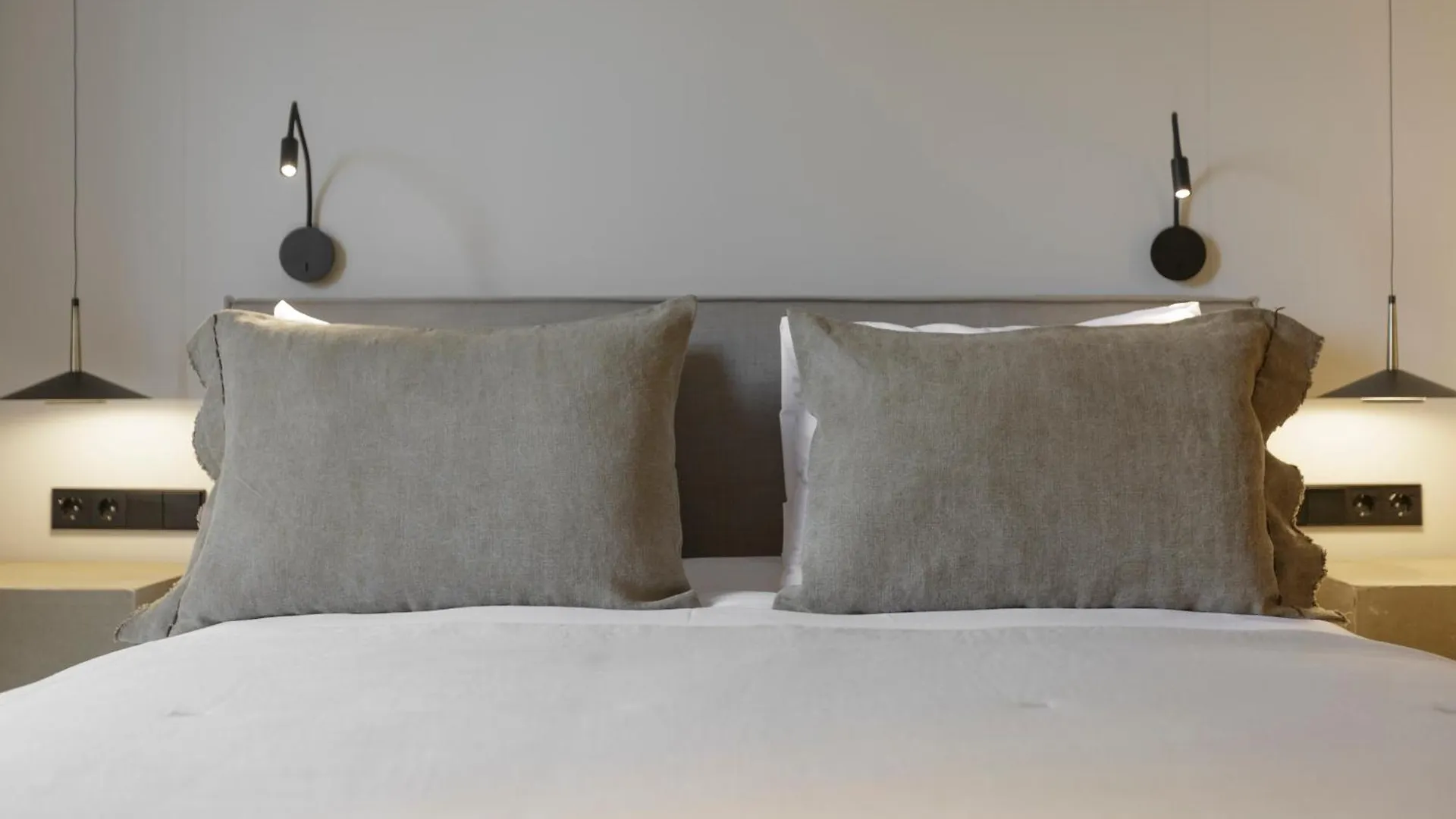 The Diagonal Sagrada By Sweett Apartment Barcelona Spain