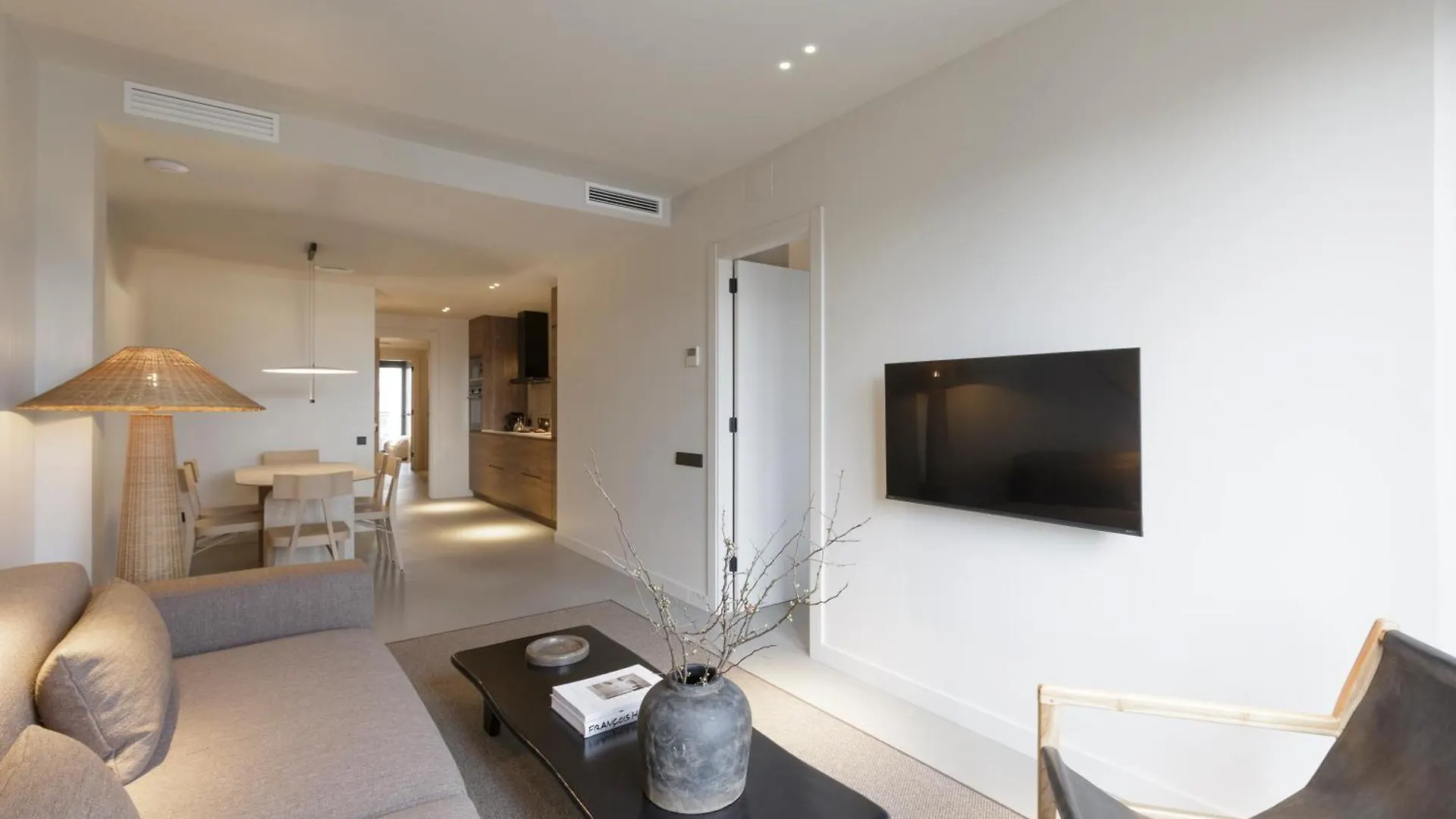 The Diagonal Sagrada By Sweett Apartment Barcelona