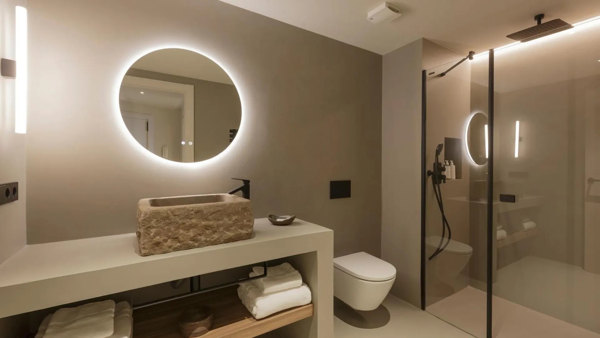 The Diagonal Sagrada By Sweett Apartment Barcelona